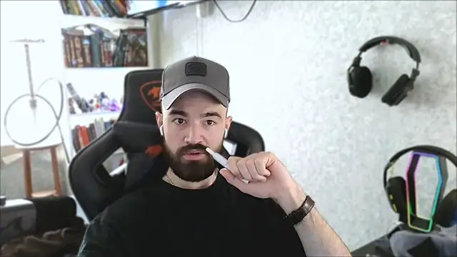 Snapshot of _Mostly_ chatting on April 2026 09:38:01 AM Mostly online show from April 2026 09:38:01 AM