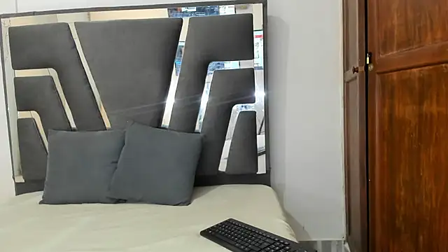 SamanthaHill  online show from February 2026 07:50:02 PM