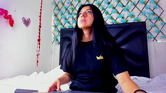 Snapshot of EmmaWilliamss4 chatting on February 2026 06:28:01 PM EmmaWilliamss4 online show from February 2026 06:28:01 PM