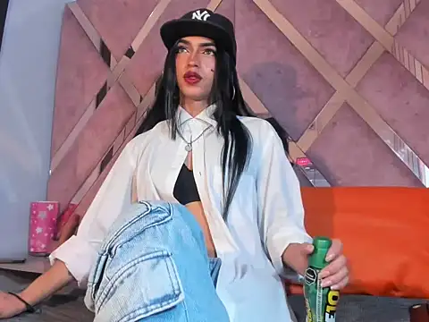 Snapshot of MeghanQueen__ chatting on February 2026 03:43:01 AM MeghanQueen online show from February 2026 03:43:01 AM