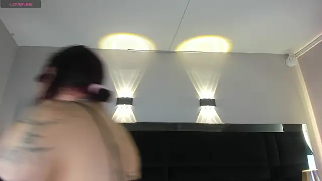 Snapshot of Ravenn21x chatting on February 2026 11:37:01 AM Ravenn21x online show from February 2026 11:37:01 AM