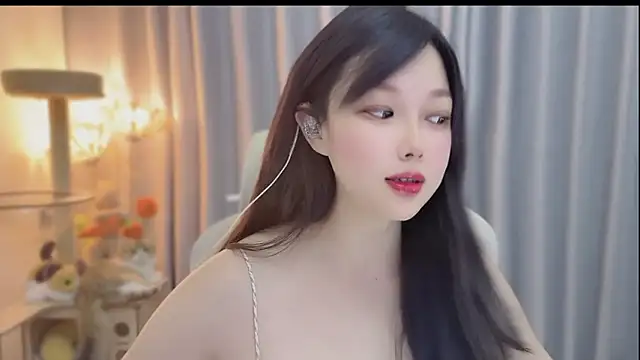 Snapshot of Yumi_yuni chatting on June 2026 12:22:02 PM Yumi yuni online show from June 2026 12:22:02 PM