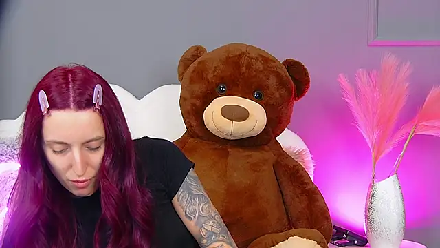 CrystalRedd online show from April 2026 04:30:02 AM