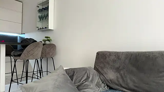 Snapshot of AuraXO chatting on April 2026 07:02:01 AM AuraXO online show from April 2026 07:02:01 AM