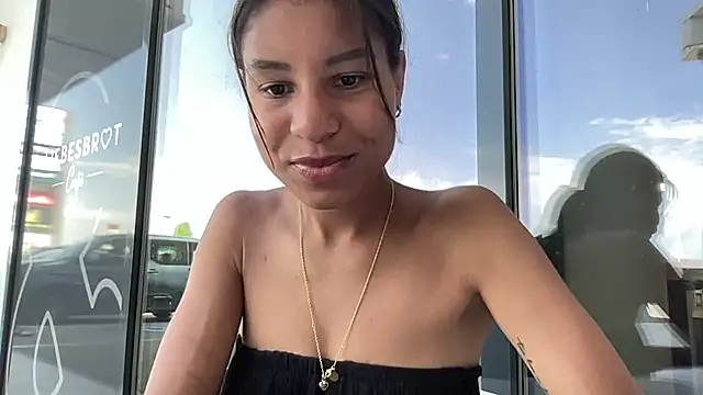 Snapshot of YaraEstelle chatting on May 2026 01:16:02 PM YaraEstelle online show from May 2026 01:16:02 PM