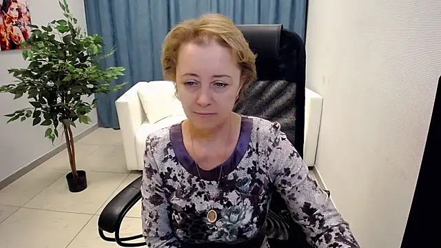 MONA W online show from June 2026 11:02:01 AM