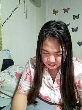 Snapshot of Zyramae_25 chatting on June 2026 11:32:02 AM Zyramae 25 online show from June 2026 11:32:02 AM