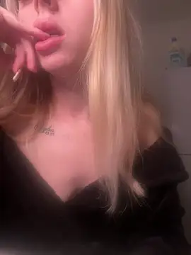 Snapshot of Blonde_CassieXX chatting on February 2026 09:09:02 PM Blonde CassieXX online show from February 2026 09:09:02 PM