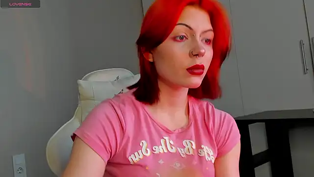 Snapshot of Leah_Castro chatting on February 2026 04:05:02 AM Leah Castro online show from February 2026 04:05:02 AM