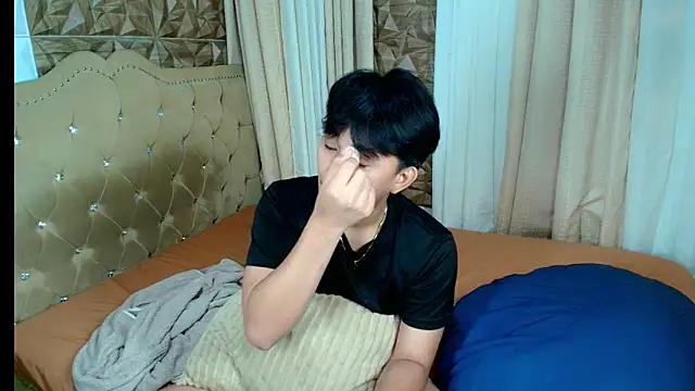 xlovercutietwink online show from February 2026 04:33:01 PM