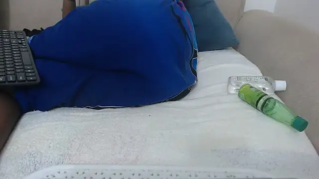 Florah23 online show from April 2026 10:19:02 PM