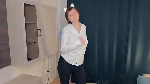 Snapshot of CarenSamele chatting on February 2026 08:30:01 AM CarenSamele online show from February 2026 08:30:01 AM