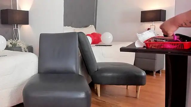 Snapshot of Oliviia_williams chatting on February 2026 11:28:02 AM Oliviia williams online show from February 2026 11:28:02 AM