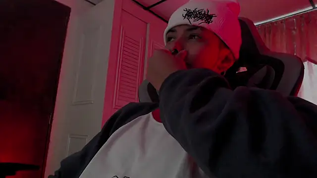 Snapshot of D3v1L88 chatting on February 2026 06:39:01 PM D3v1L88 online show from February 2026 06:39:01 PM