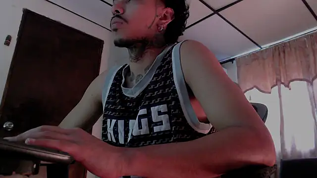 Snapshot of D3v1L88 chatting on February 2026 06:33:02 PM D3v1L88 online show from February 2026 06:33:02 PM