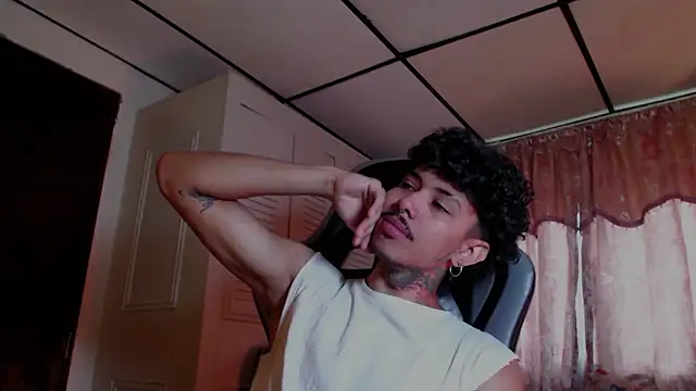 Snapshot of D3v1L88 chatting on February 2026 05:20:01 PM D3v1L88 online show from February 2026 05:20:01 PM