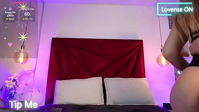 NahomiRoss online show from April 2026 12:28:01 PM