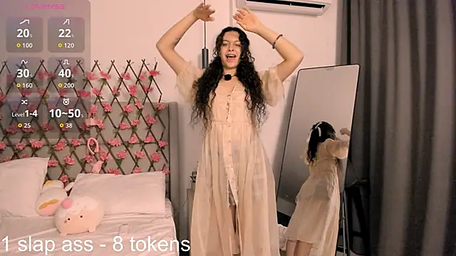 Luna Starlight online show from March 2026 10:26:02 PM