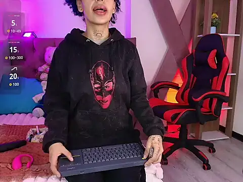 Snapshot of HannahBlue_ chatting on February 2026 12:32:02 PM HannahBlue online show from February 2026 12:32:02 PM