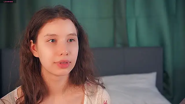 Snapshot of ZofiaSoshnik chatting on February 2026 06:44:02 AM ZofiaSoshnik online show from February 2026 06:44:02 AM