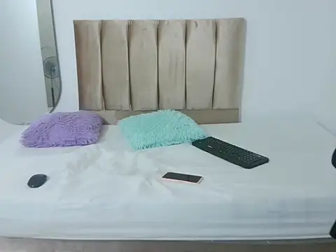 Yizz laan online show from February 2026 11:57:02 PM