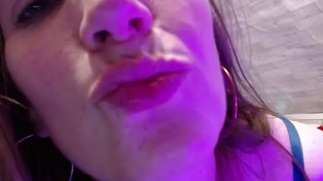 Snapshot of Roxxxanne069 chatting on February 2026 06:11:01 AM Roxxxanne069 online show from February 2026 06:11:01 AM