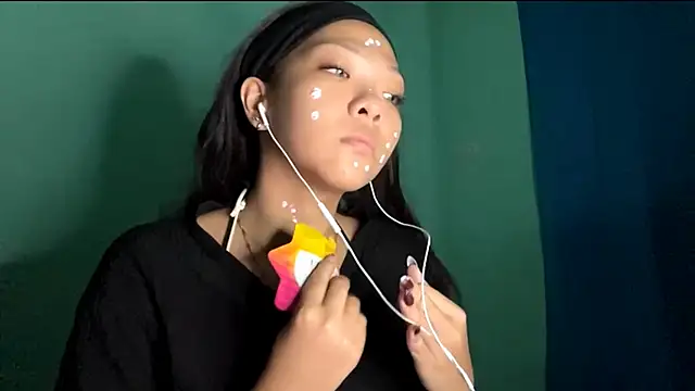 Snapshot of TerisaYellow chatting on February 2026 01:07:01 PM TerisaYellow online show from February 2026 01:07:01 PM