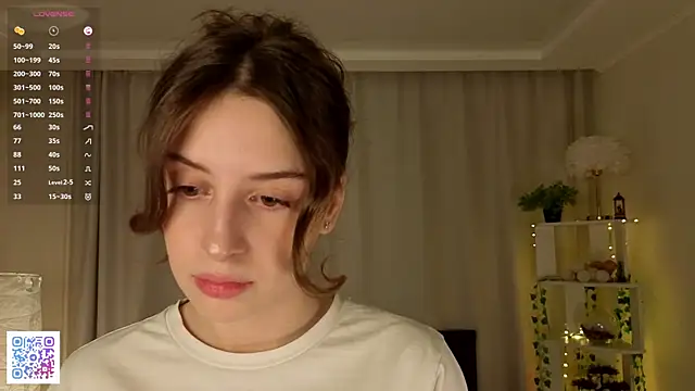 Snapshot of LeanneDinkle chatting on February 2026 04:52:01 AM LeanneDinkle online show from February 2026 04:52:01 AM