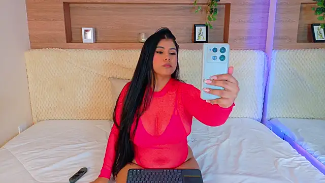 Snapshot of VioletBloomm chatting on February 2026 11:44:02 AM VioletBloomm online show from February 2026 11:44:02 AM