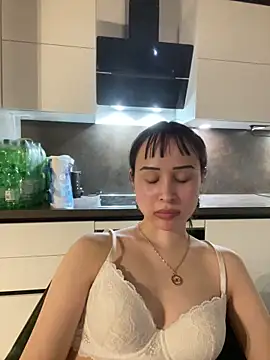 Snapshot of Just-Lilly chatting on April 2026 06:05:01 PM Just-Lilly online show from April 2026 06:05:01 PM