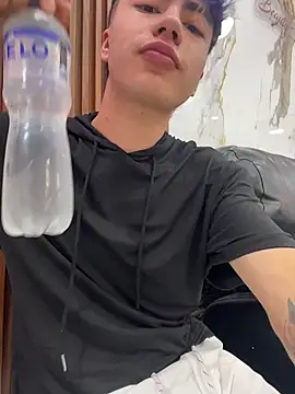 Snapshot of AlexanderCollman2 chatting on February 2026 09:33:01 PM AlexanderCollman2 online show from February 2026 09:33:01 PM