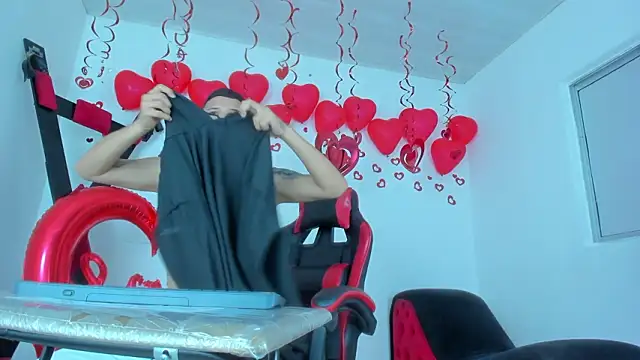 Snapshot of Steven_and_Camilo18 chatting on February 2026 11:40:02 AM Steven and Camilo18 online show from February 2026 11:40:02 AM