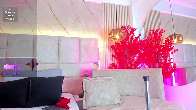 Snapshot of EmmaLovve chatting on February 2026 02:32:02 AM EmmaLovve online show from February 2026 02:32:02 AM