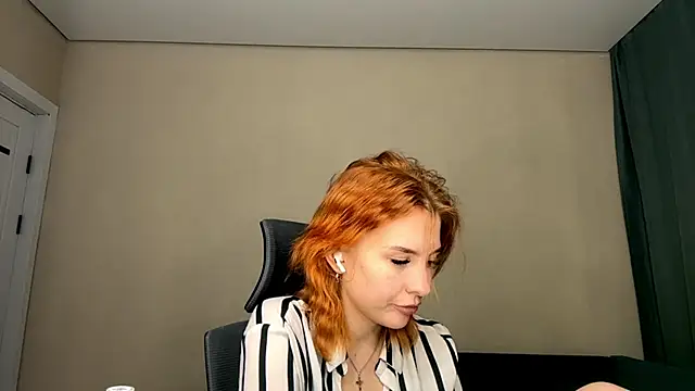 Snapshot of LuxuryRita chatting on February 2026 01:48:01 PM LuxuryRita online show from February 2026 01:48:01 PM