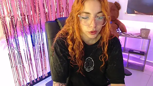 Snapshot of mere_in_redd chatting on May 2026 12:12:01 PM mere in redd online show from May 2026 12:12:01 PM