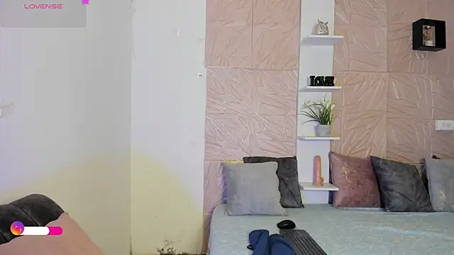 RebecaBlack  online show from April 2026 07:18:02 PM