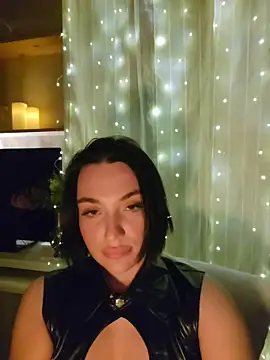 Snapshot of HotDevilGirl_ chatting on February 2026 06:15:01 PM HotDevilGirl online show from February 2026 06:15:01 PM