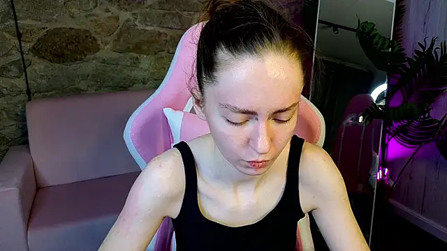 Snapshot of KristineValbuena chatting on February 2026 06:54:01 AM KristineValbuena online show from February 2026 06:54:01 AM