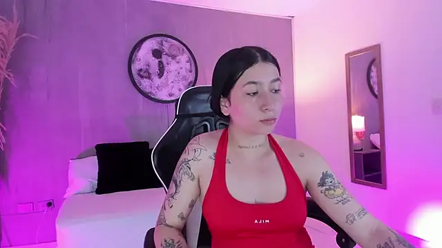 charlottee27  online show from June 2026 01:52:01 AM