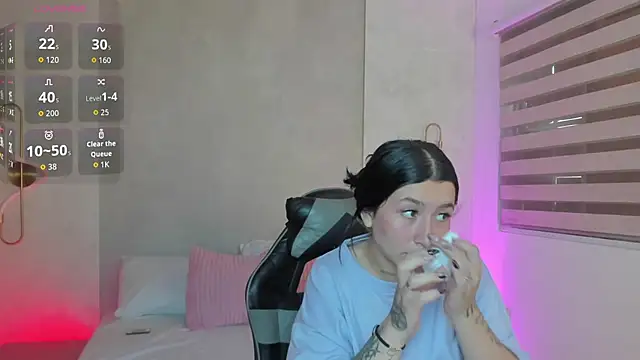 Snapshot of charlottee27_ chatting on June 2026 08:14:02 PM charlottee27 online show from June 2026 08:14:02 PM