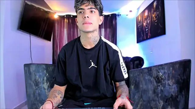 Snapshot of miguel_aguirre_ chatting on February 2026 12:58:01 PM miguel aguirre online show from February 2026 12:58:01 PM