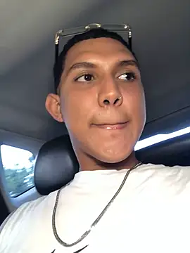 Snapshot of _Usher chatting on February 2026 10:11:01 PM Usher online show from February 2026 10:11:01 PM