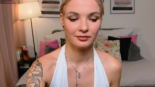 Snapshot of SinLuna_ chatting on July 2026 07:47:01 AM SinLuna online show from July 2026 07:47:01 AM