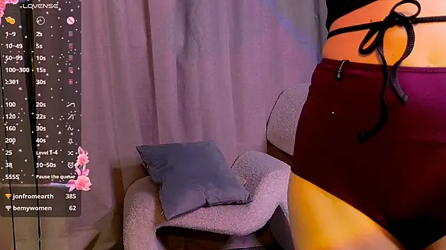 NicoleLuxe online show from March 2026 07:06:02 PM