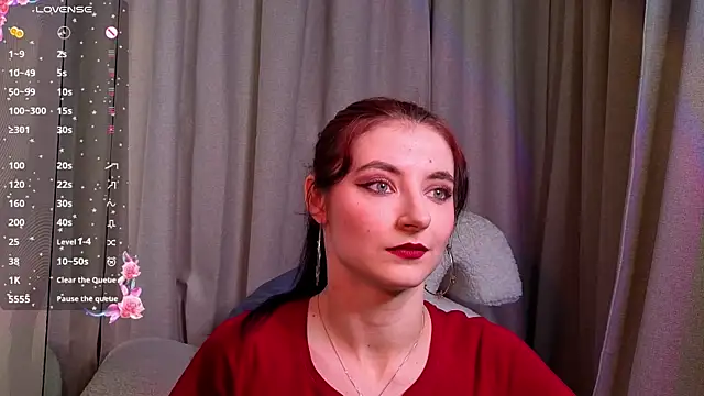 NicoleLuxe online show from April 2026 05:43:02 PM