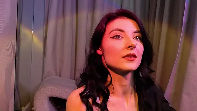 NicoleLuxe online show from April 2026 07:19:01 PM