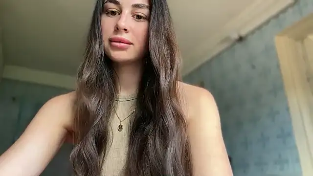 LiluMartiznir online show from June 2026 11:21:01 AM