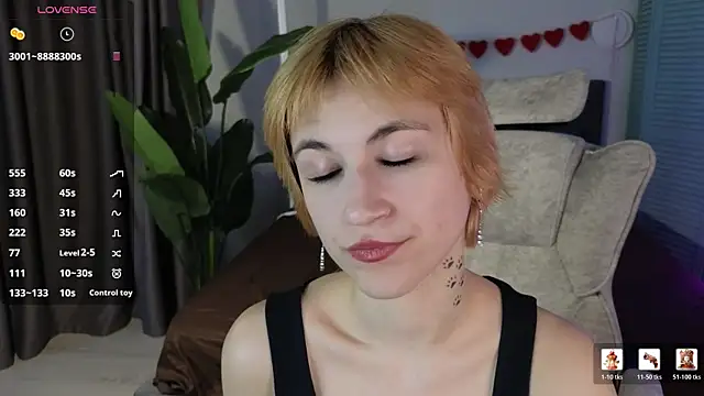 AutumnWhisper online show from April 2026 04:03:01 PM