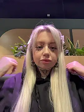 Snapshot of Chiibi chatting on February 2026 10:07:02 AM Chiibi online show from February 2026 10:07:02 AM