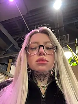 Snapshot of Chiibi chatting on February 2026 08:44:01 AM Chiibi online show from February 2026 08:44:01 AM